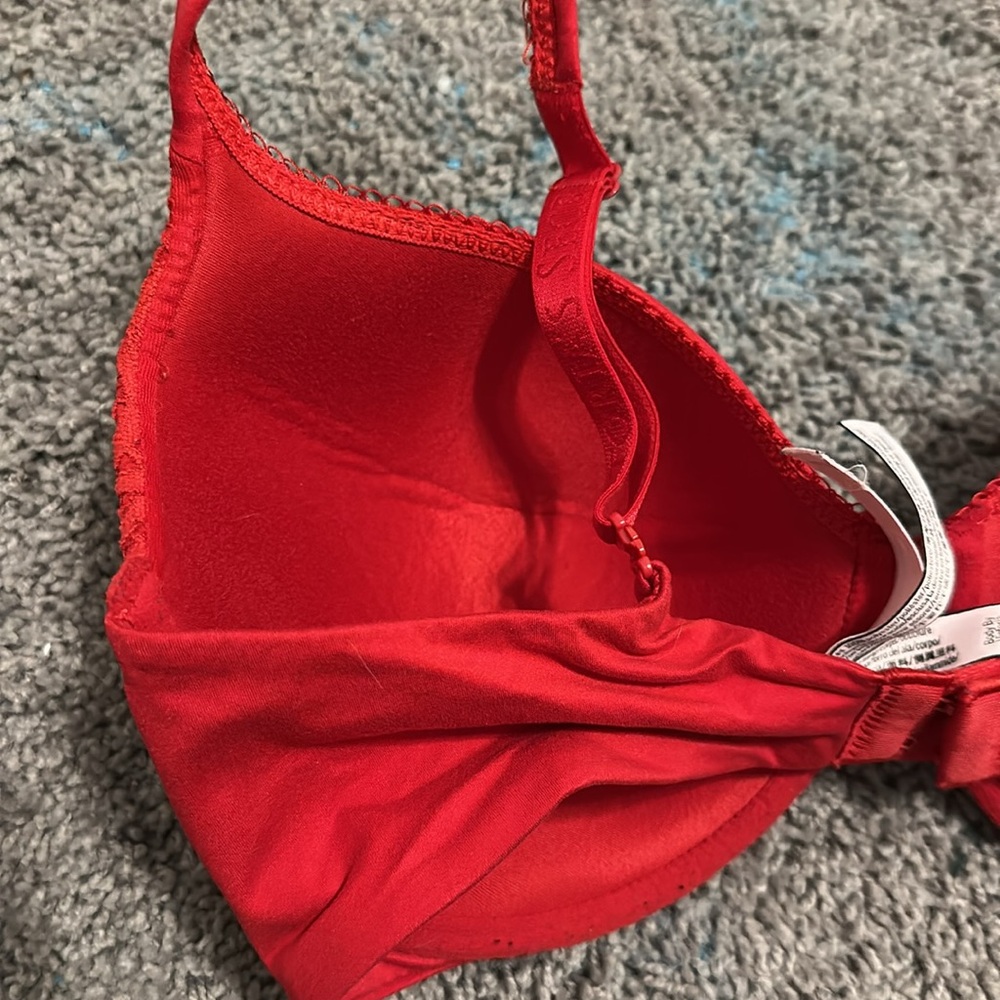 Body by Victoria’s Secret lined perfect coverage red bra size 34DD - Picture 8 of 8